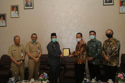 Bupati Alfedri Menerima Kunjungan GM EMP Malacca Straits, Ini Agendanya